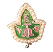 AKA Ivy & Pearl Pin, a symbol of sisterhood, featuring green ivy and pearls, perfect for sorority paraphernalia.